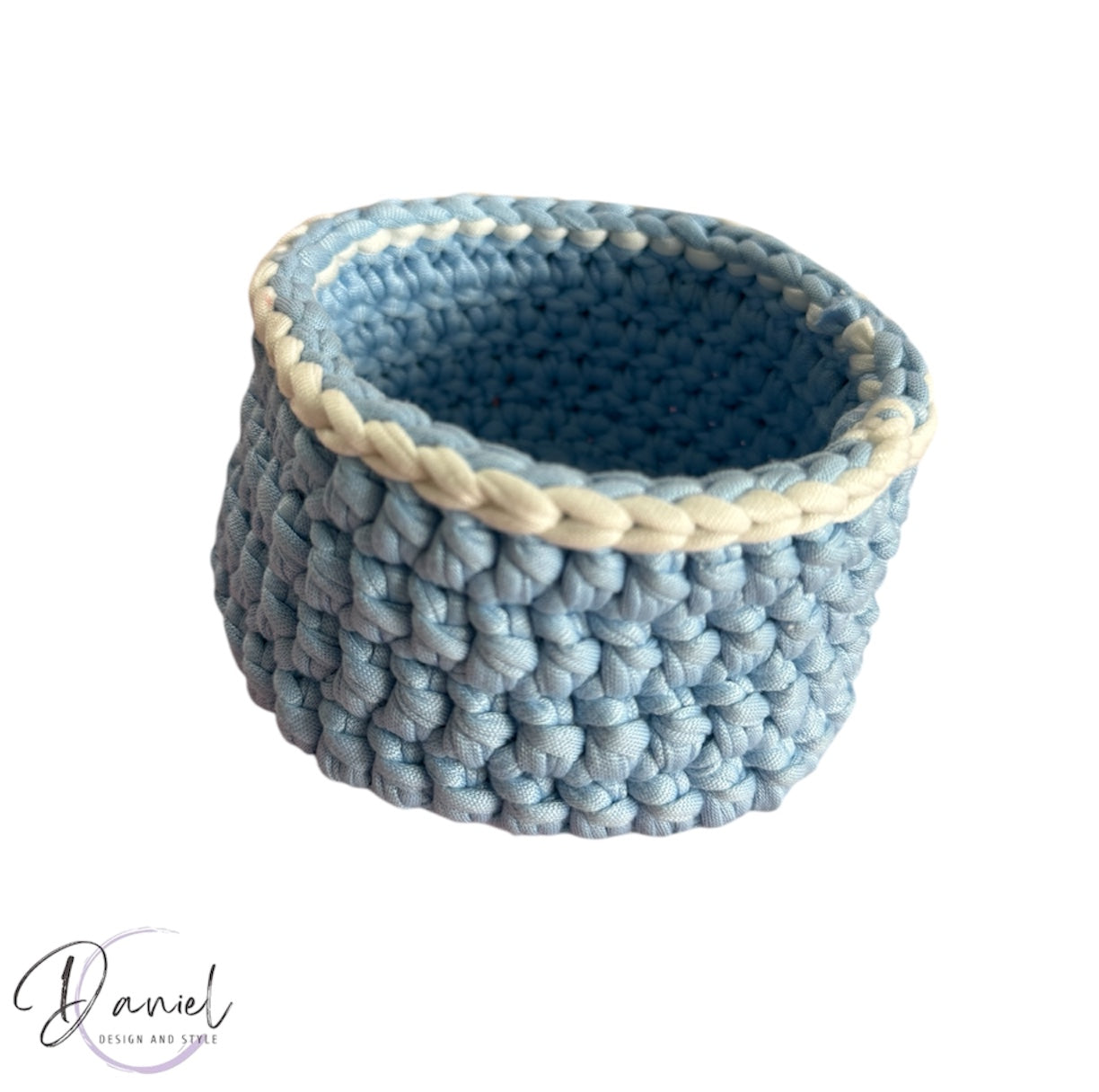 Ръчно плетен панер