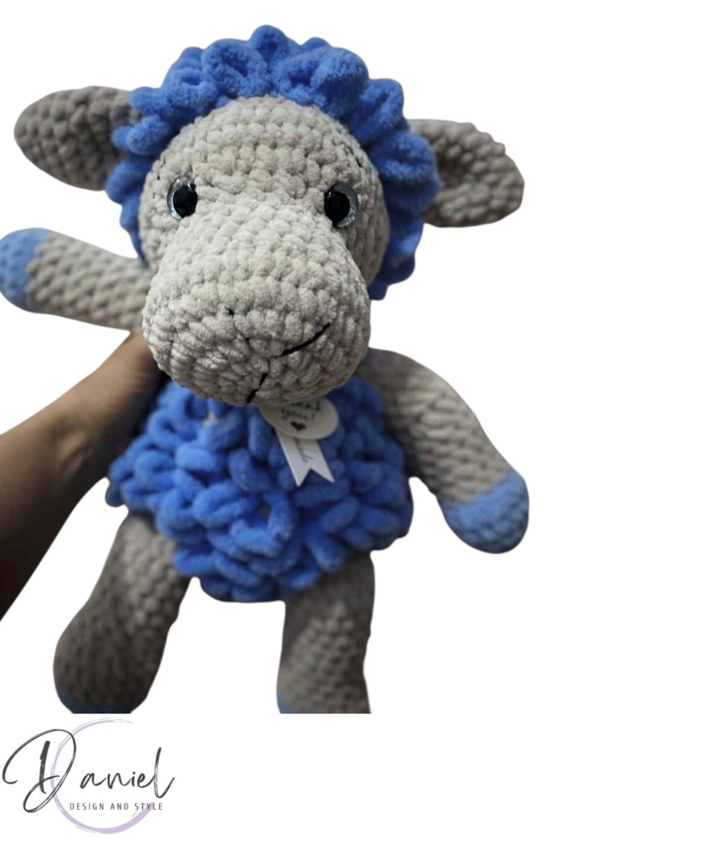 Ръчно изработена плюшена играчка