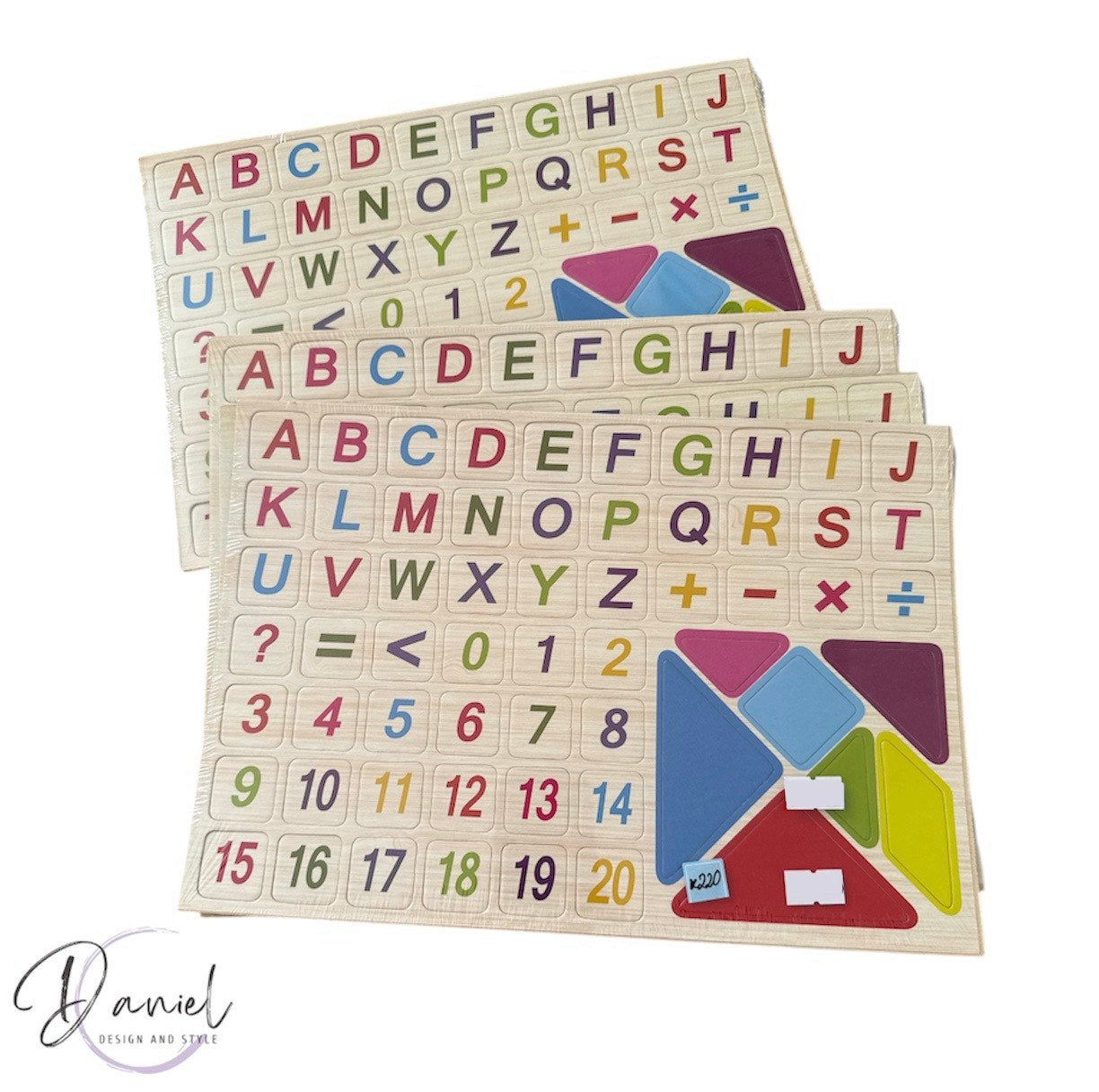 Дървен пъзел с букви и цифри