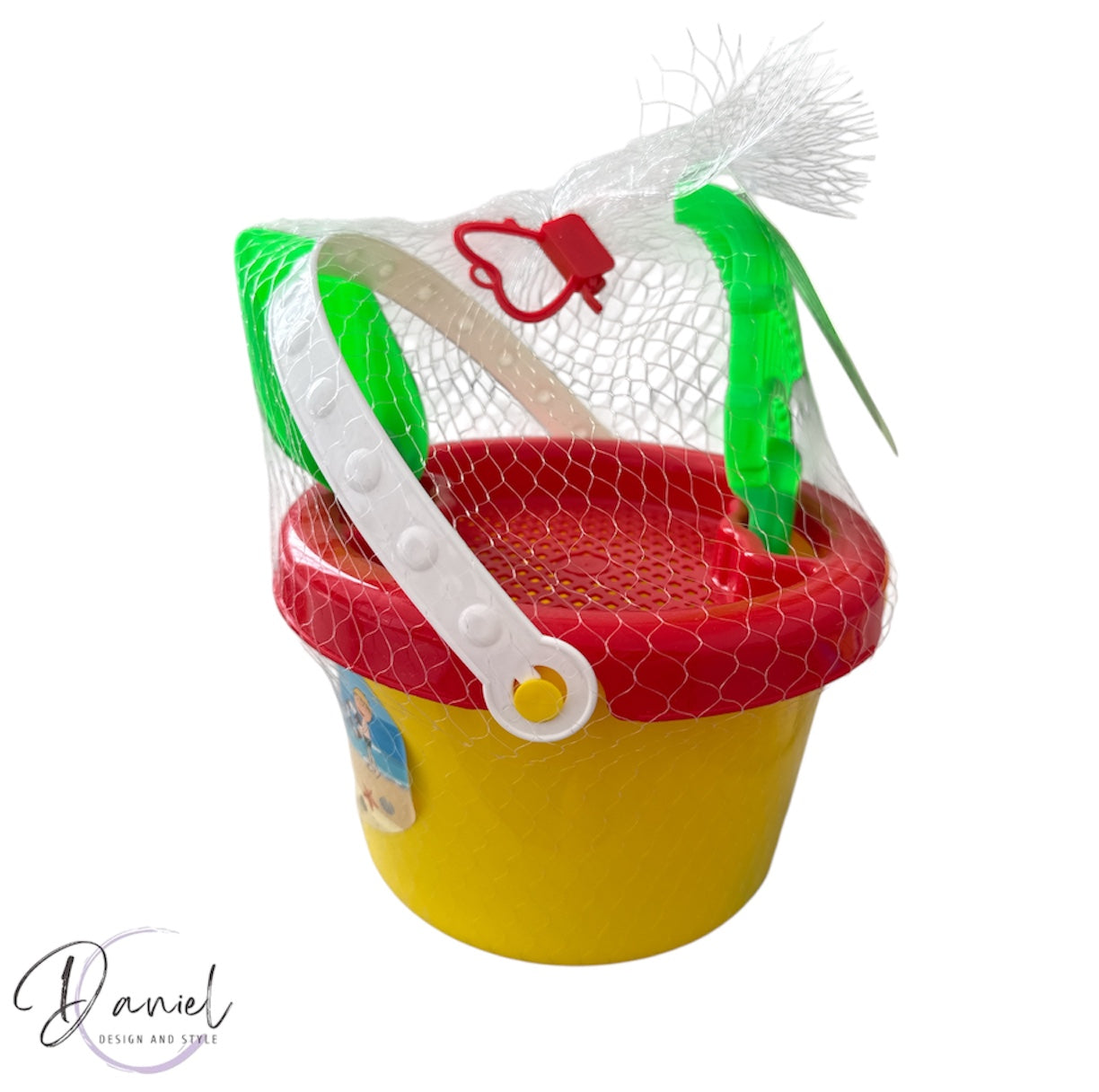 Детска играчка – кофичка с лопатка и гребло