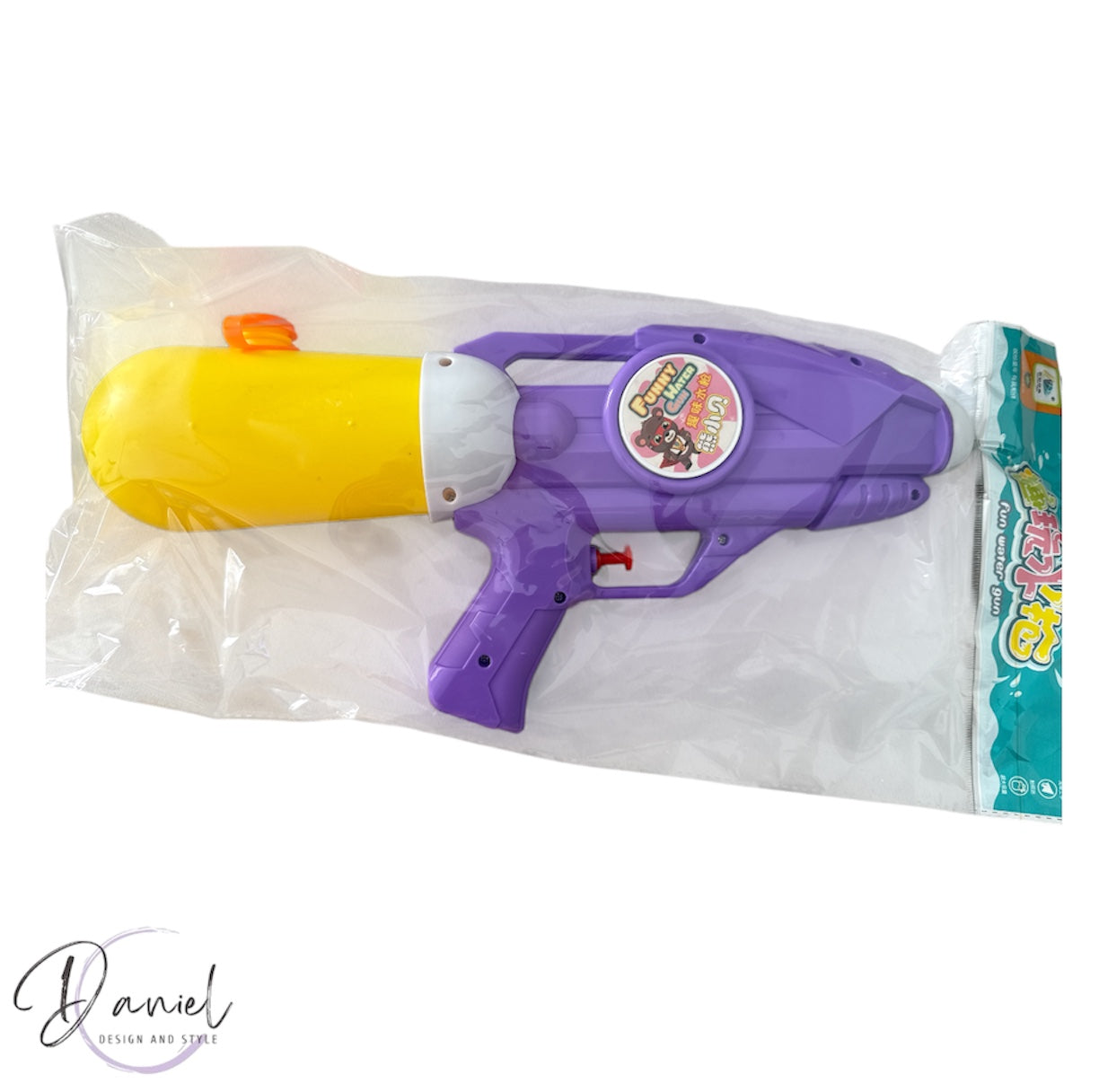 Детска играчка – воден пистолет